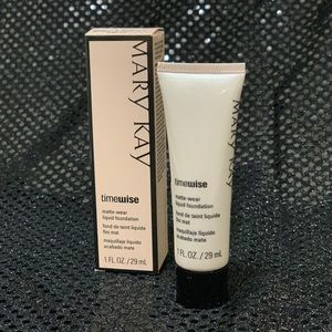 Mary Kay Makeup - TimeWise Matte-Wear Liquid Foundation (beige 1) Mary Kay Makeup - TimeWise Matte-Wear Liquid Foundation (beige 1)